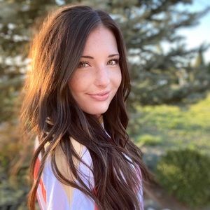 Meet your Posher, Necia